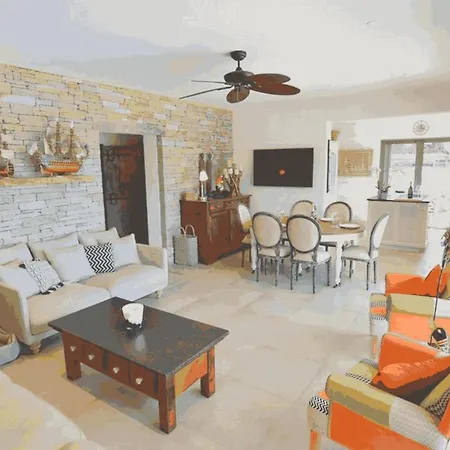 Lena House With Garden And Bbq لا كروا فالميه