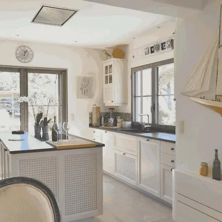 Lena House With Garden And Bbq Holiday home